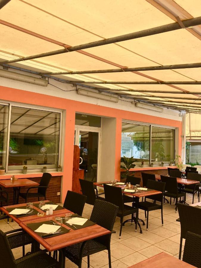 Le Chill Hotel Мольетс-е-Маа Екстериор снимка